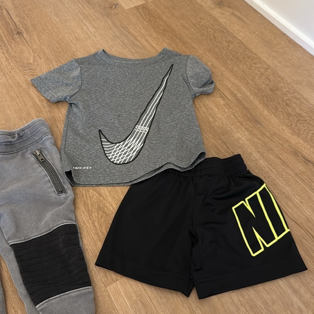 Bundle of Clothes - Picture 2 of 6